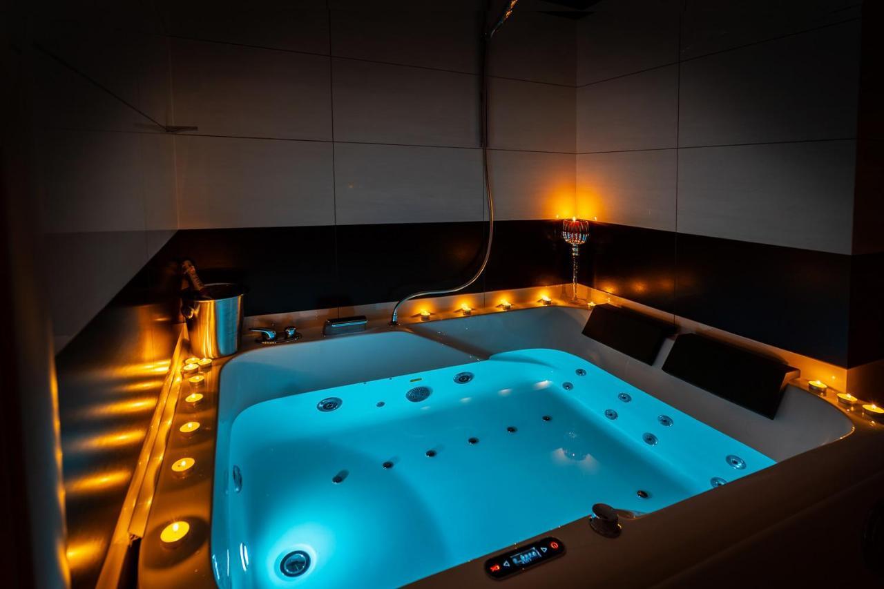 Premium Jacuzzi Apartment Klaipėda Exterior foto